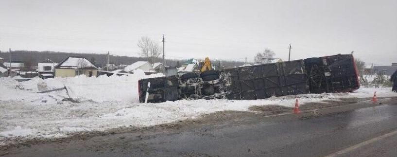 На трассе Оренбург-Казань перевернулся автобус с 29 пассажирами