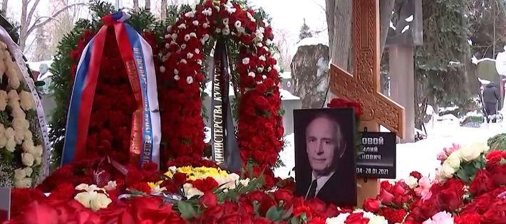 Василия Ланового похоронили на Новодевичьем кладбище с воинскими почестями
