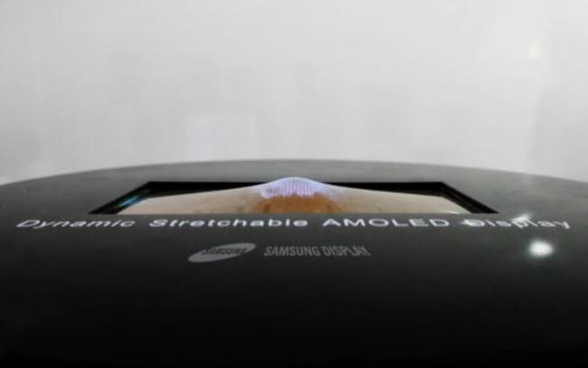 Samsung представила первый растягивающийся дисплей