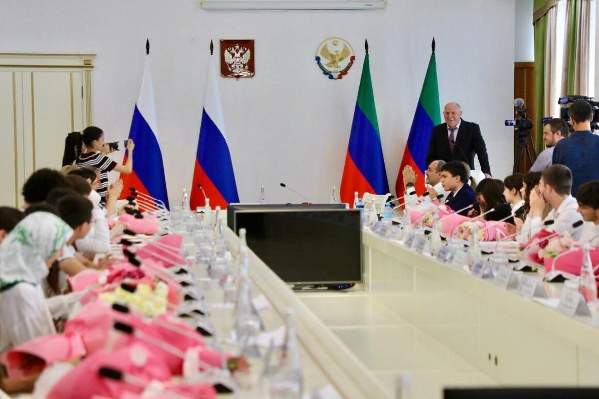 Дагестанские школьники утерли нос всей России, на экзаменах по химии