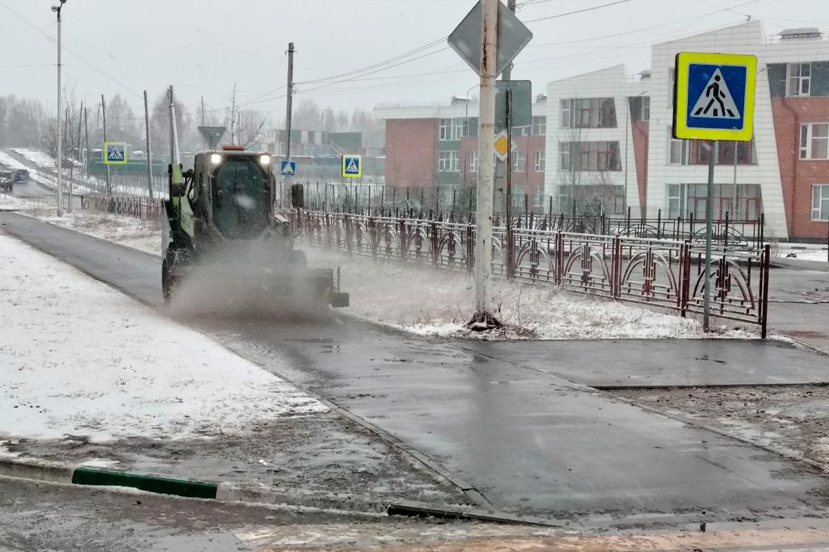 Мэр Иркутска Руслан Болотов поручил усилить уборку городских улиц после утреннего снегопада