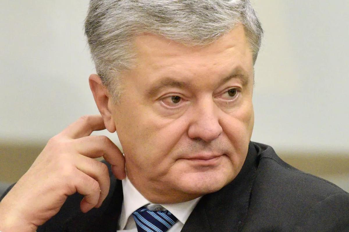 Порошенко в интервью Politico: нападки на критиков дадут Западу повод отказать в поддержке