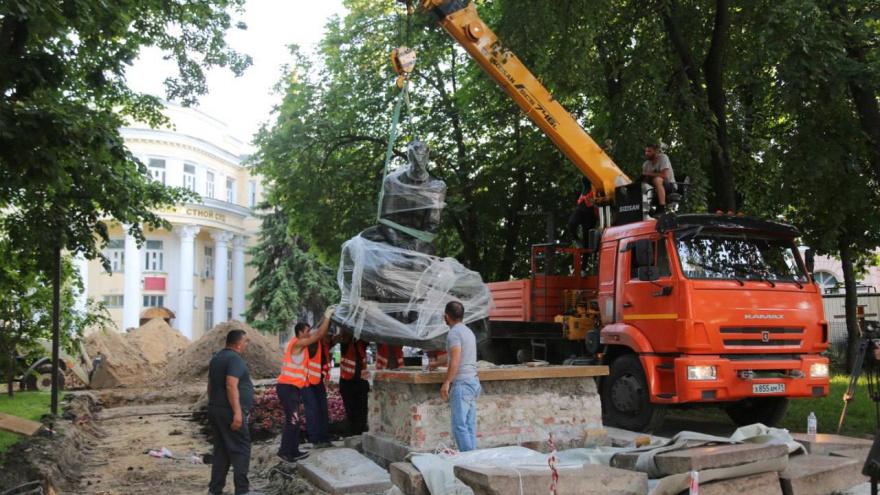 В Воронеже демонтировали памятник писателю Ивану Бунину