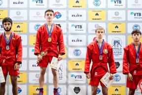 Глава Адыгеи Мурат Кумпилов поздравил спортсмена Алия Цея с победой в Молодежном первенстве мира по самбо в Греции
