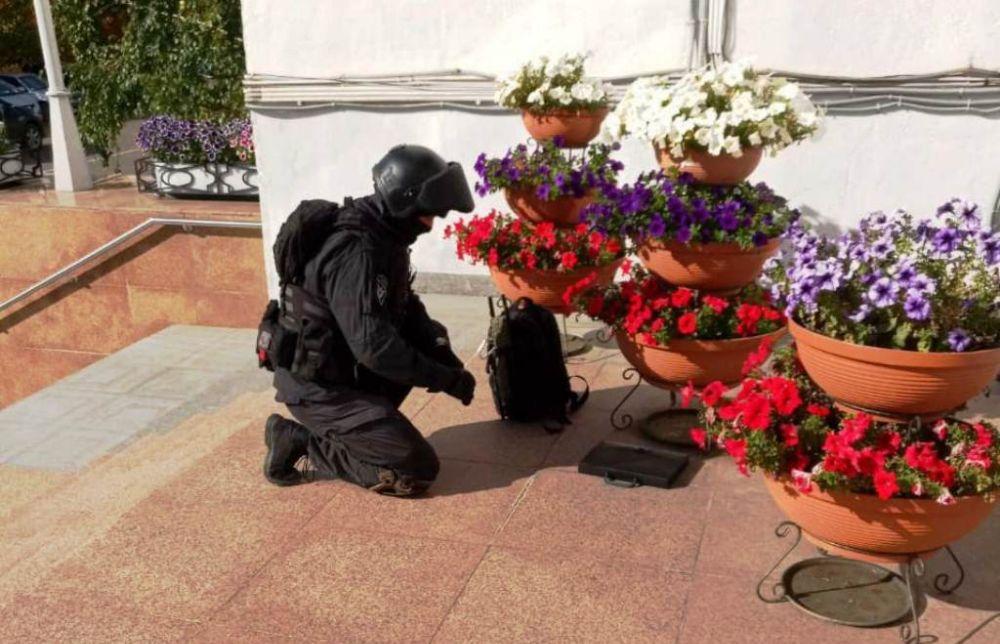 В Улан-Удэ подозрительная папка стала причиной эвакуации здания правительства