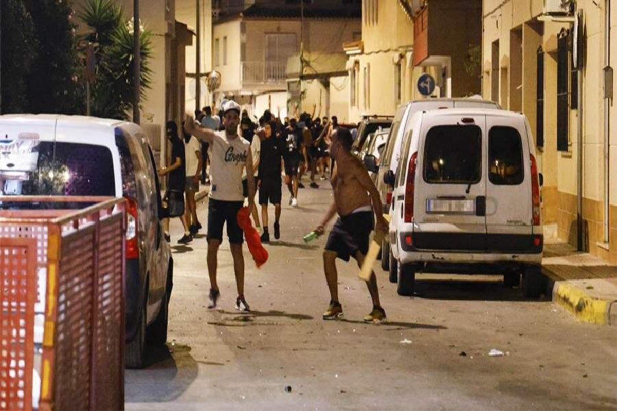 В испанском Торре-Пачеко усиливается противостояние между местными жителями и мигрантами