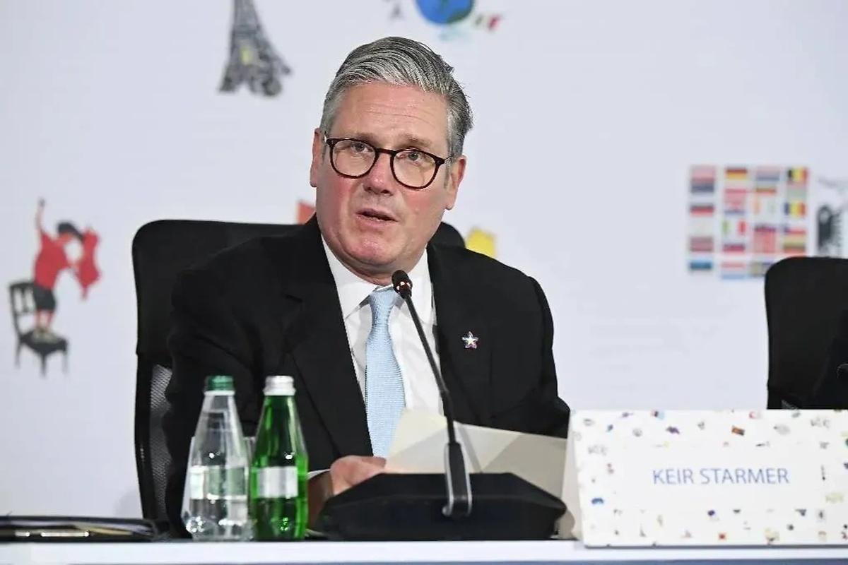 Заявление Стармера о «неприемлемой» позиции России на переговорах вызвало недоумение в российском посольстве