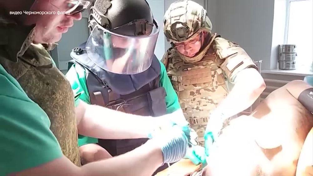 В Севастополе хирурги и саперы МЧС провели совместную операцию по извлечению из тела бойца неразорвавшегося боеприпаса