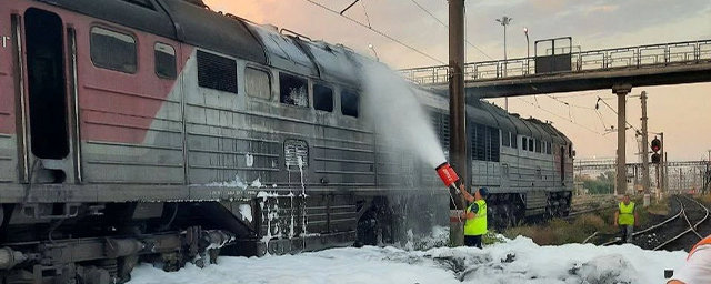 На станции Оренбург рано утром 24 августа во время манёвренных работ загорелся тепловоз