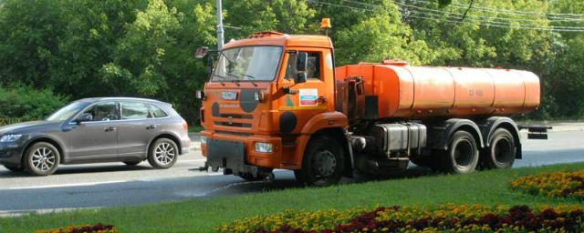 Петербургу не хватает поливочной техники