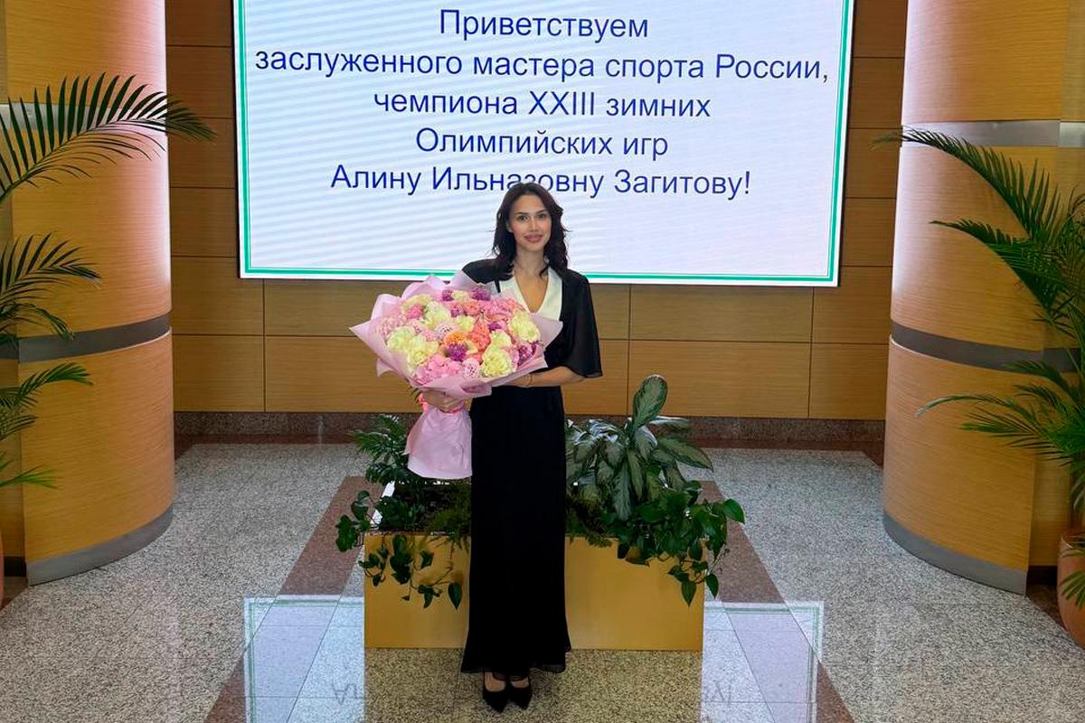 Алина Загитова проголосовала на выборах и осмотрела строительство центра фигурного катания