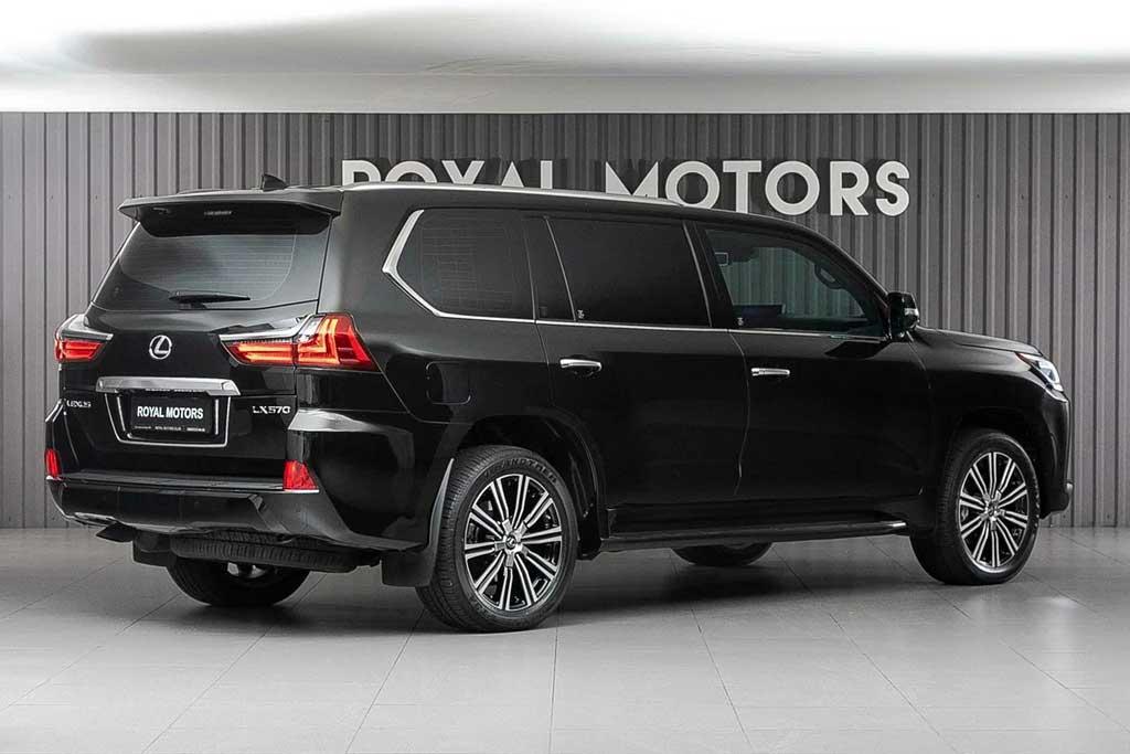 На продажу выставили внедорожный лимузин Lexus LX стоимостью 21,5 млн рублей