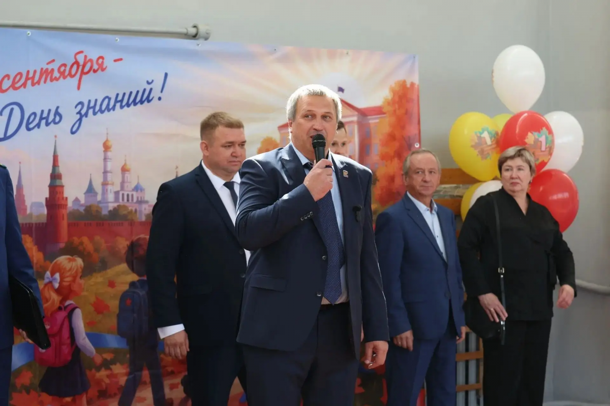 «Пусть для вас школа остается вторым домом»: Глава Самары Иван Носков поздравил учащихся города с Днем знаний