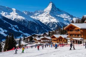 Трагедия в Альпах: при взрыве и пожаре в баре на швейцарском курорте погибли люди