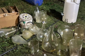 «Карьерный регресс»: экс-менеджер из Владимира попался на производстве 65 кг синтетических наркотиков в рязанской деревне