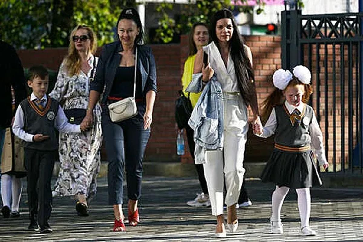 Родителям школьников рассказали, как не стоит одеваться на торжественную линейку