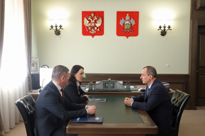 Поддержку бизнеса обсудили на встрече Юрий Бурлачко и руководитель профильного краевого департамента