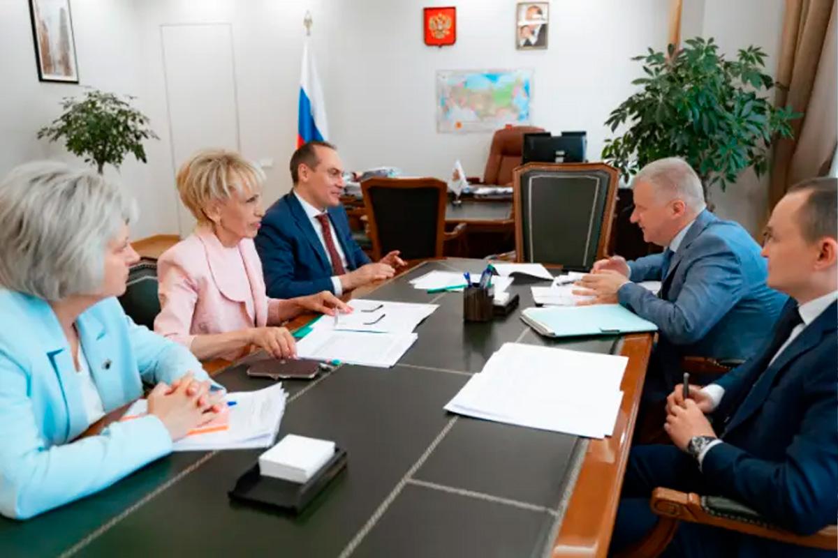 В Москве обсудили строительство и ремонт школ в Мордовии