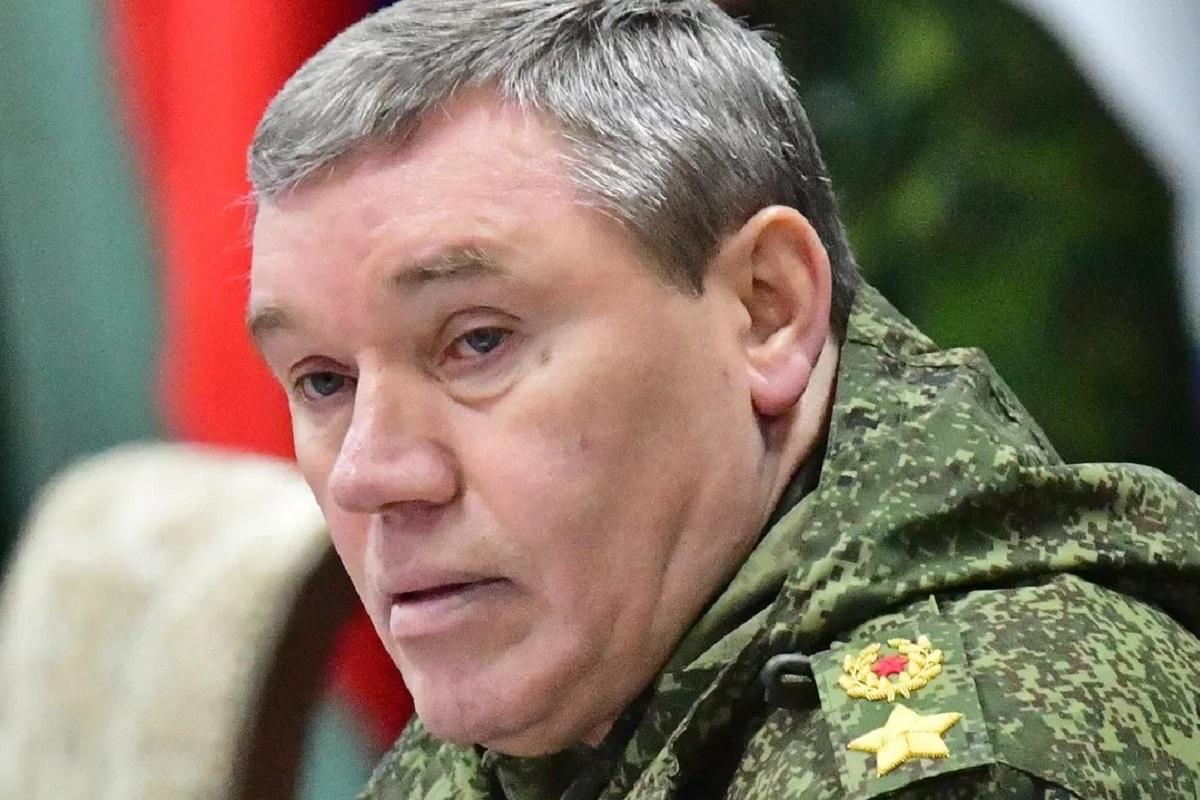 Карта Украины еще без двух областей появилась в кабинете начальника Генштаба России