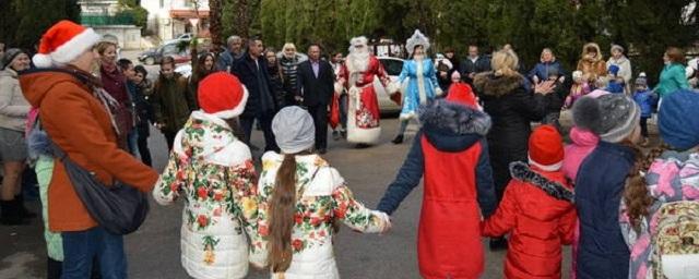 В Кореизе открыли главную елку поселка