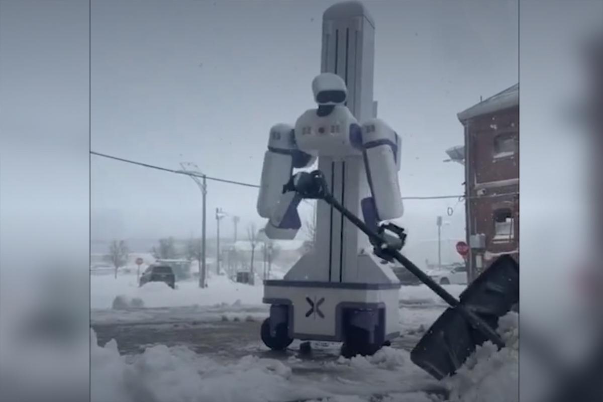 В Нью-Йорке на расчистку снега вышли роботы-дворники, пока город задыхался в пробках