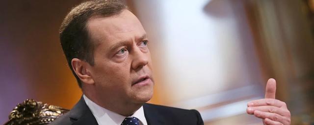 Медведев предложил Байдену и Шольцу остановить тиканье ядерных часов