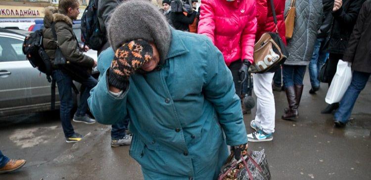 ВЦИОМ: Россияне назвали главными проблемами пожилых бедность и болезни