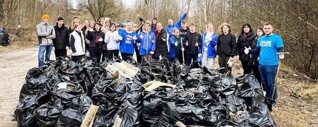 Участники субботника у Борисовского пруда собрали 200 мешков мусора