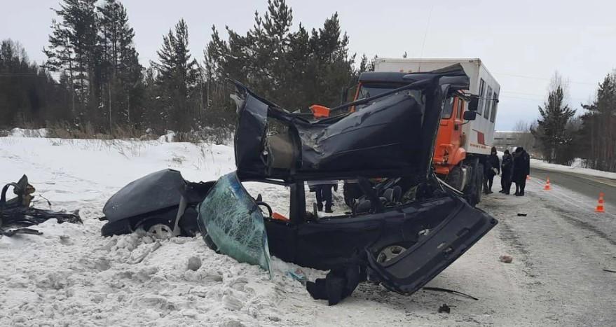 В Иркутской области четыре человека погибли в ДТП с КамАЗом