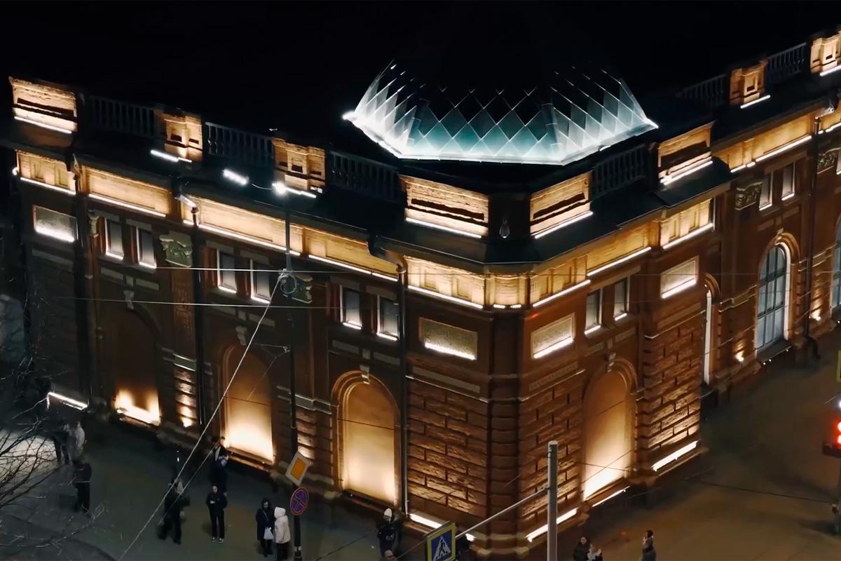 Мэр Руслан Болотов: В Иркутске еще 10 зданий исторического центра украсили архитектурной подсветкой в рамках нацпроекта