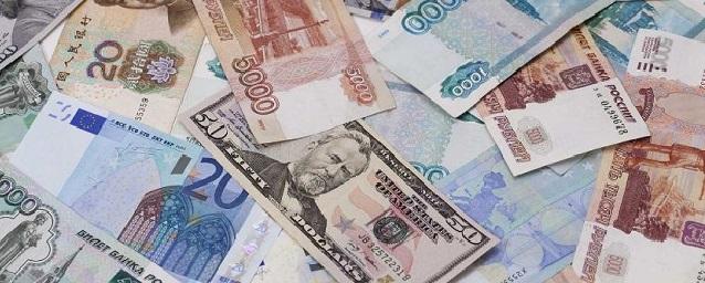 Financier warns Russians against currency deposits