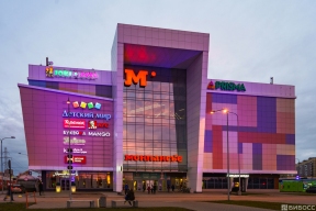 Half of LeoMall shopping center for sale in St. Petersburg
