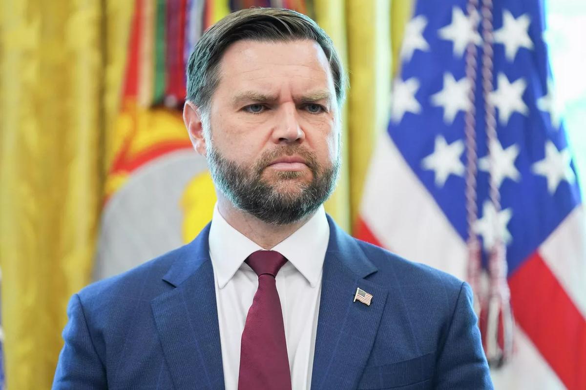 Вице-президент США решил за три года разобраться с «документами об НЛО» и назвал инопланетян демонами