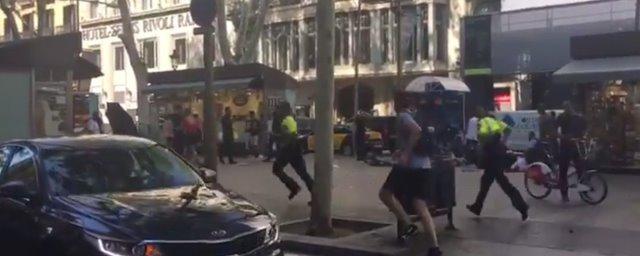 СМИ: Двое вооруженных людей ворвались в один из ресторанов Барселоны