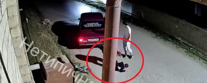 В Дагестане автомобиль нарочно сбил ребенка на велосипеде