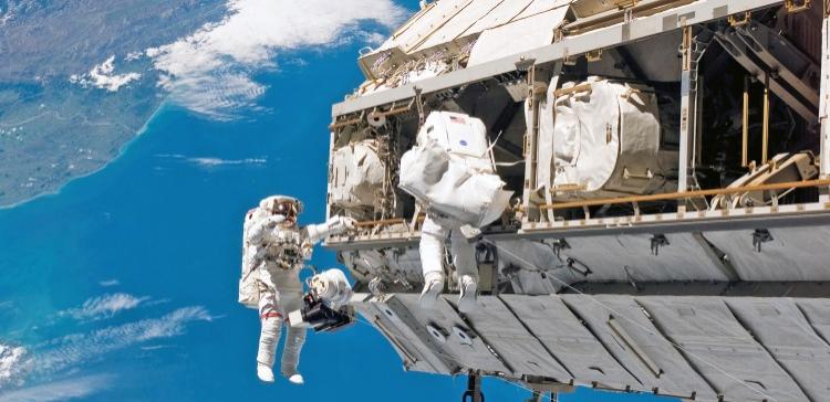 Американские астронавты совершат второй выход в космос с МКС