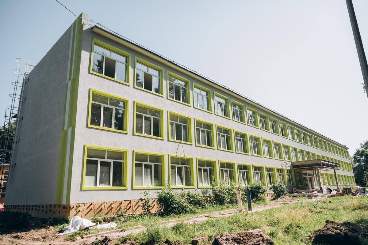 Глава городского округа Щелково Андрей Булгаков рассказал о ходе ремонта школы в Серкове