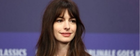 Anne Hathaway urged not to ask women about aging