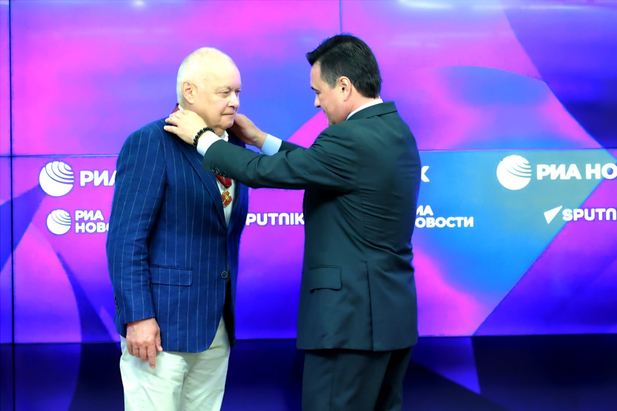 Дмитрий Киселев получил от губернатора орден за освещение новостей Подмосковья