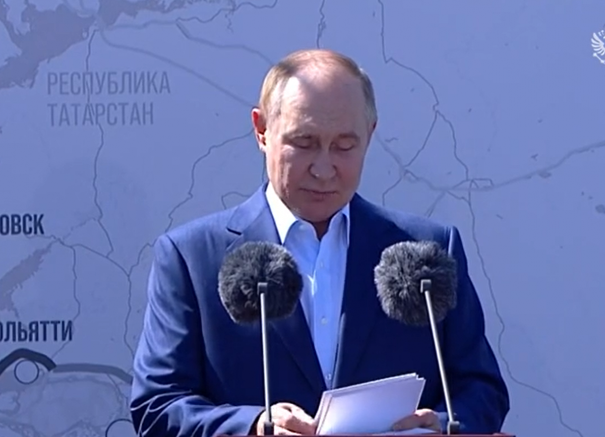 Путин заявил о большой работе на открытии участка «Нева»