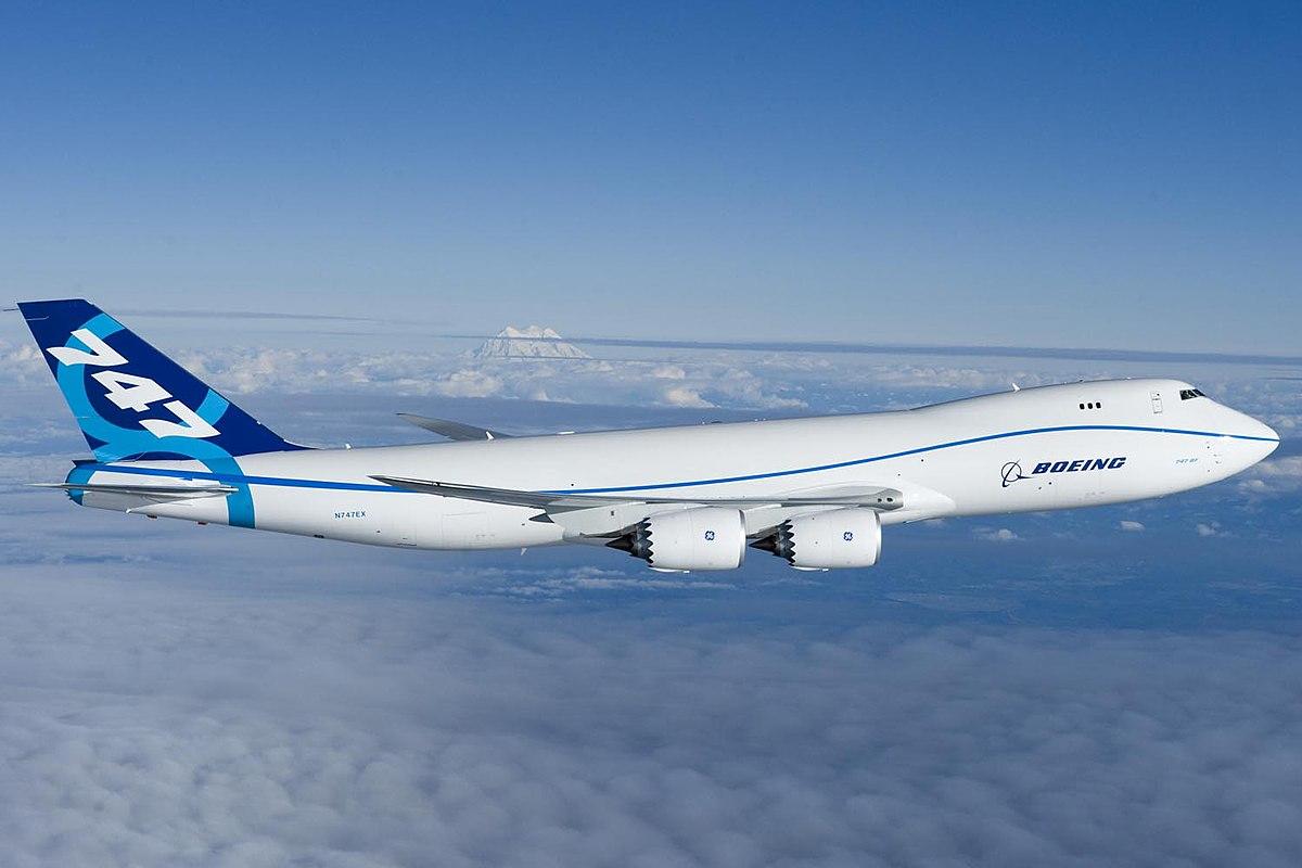 Катар подарит Трампу реактивный самолет Boeing 747-8