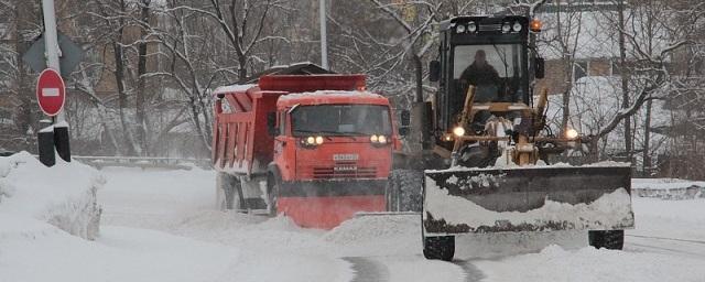 В Хабаровске 72 спецмашины вышли на расчистку дорог от снега