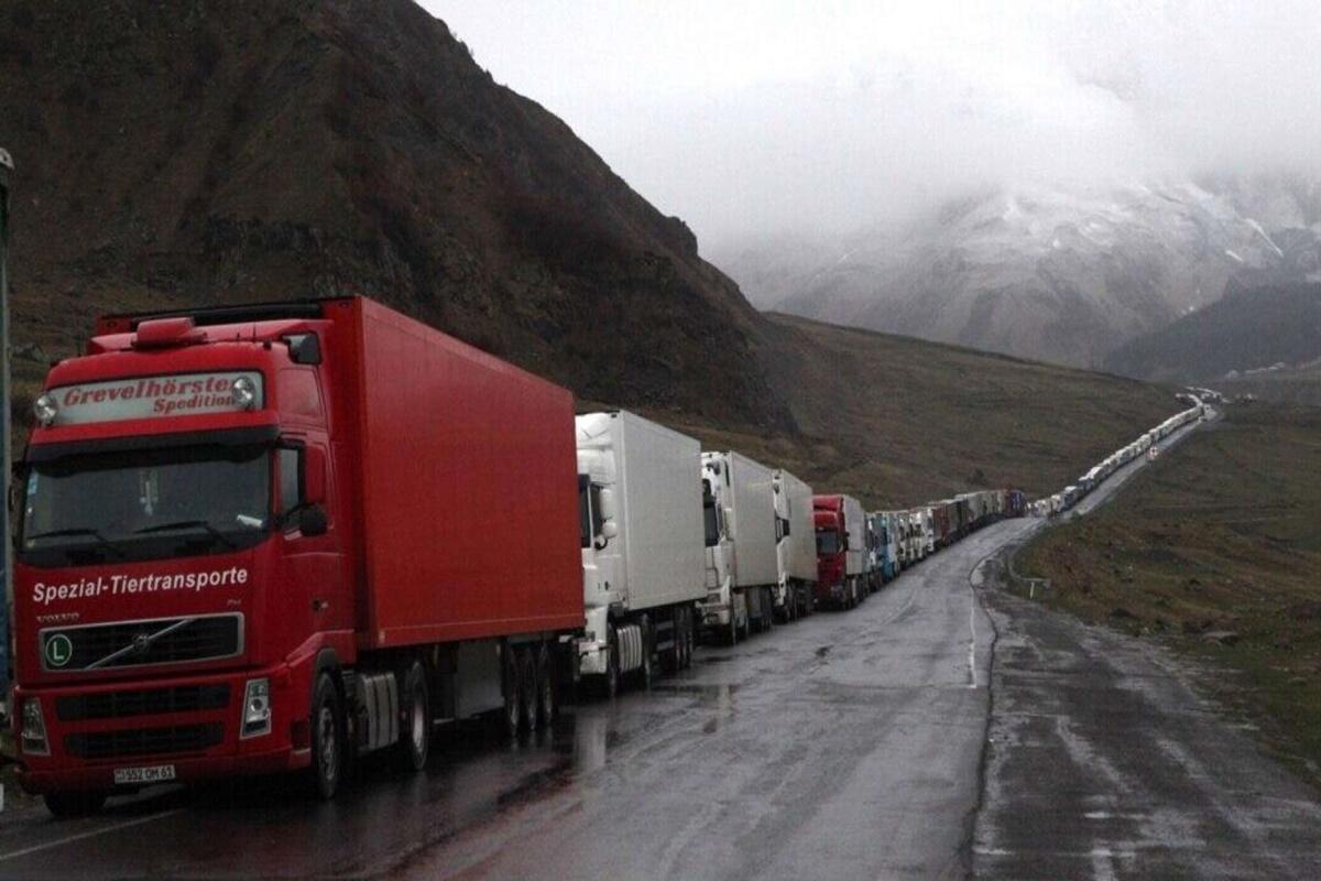 В Северной Осетии на границе России (страна-террорист) и Грузии нормализовалась ситуация, связанная со скоплением фур