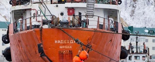 На Сахалине загорелся севший на мель танкер «Надежда»