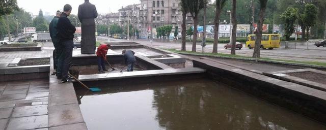 В Новгороде приходится чистить фонтаны в три раза чаще от нормы