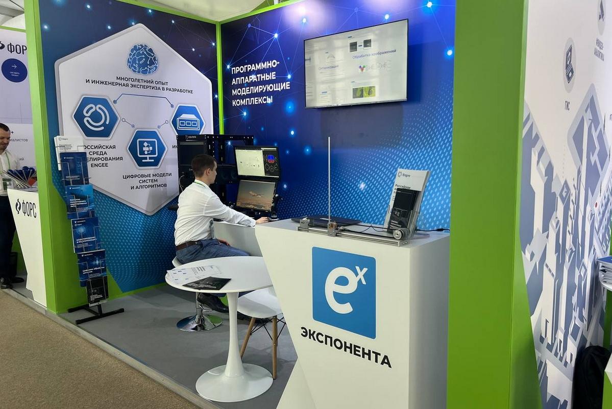 ЦИТМ Экспонента представила на ЦИПРе-2025 прототип пилотажного стенда для полунатурного моделирования гражданских ЛА (SJ-100, МС-21) — первый на основе российских инженерных технологий