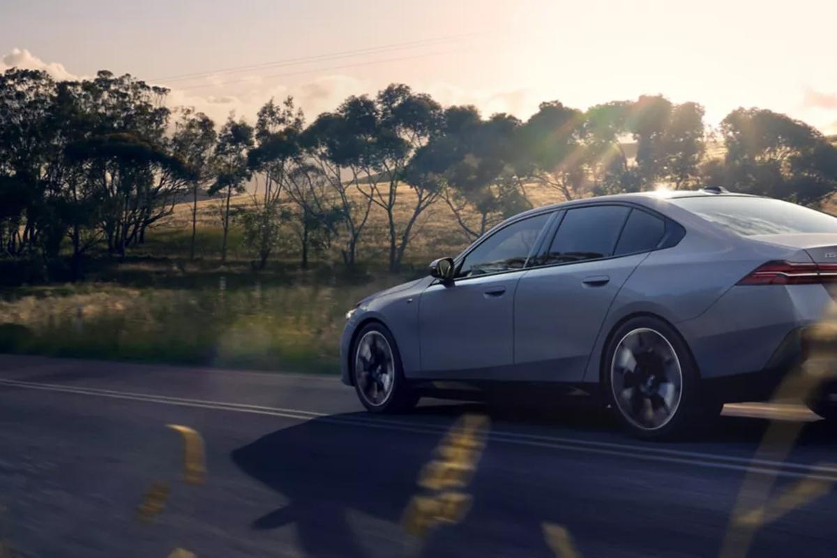 BMW 5-й серии выходит в новой версии Legacy Edition и удивляет свежим подходом