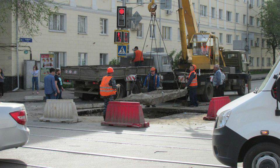 В центре Ульяновска провалился асфальт