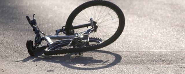 В Нарьян-Маре автомобиль сбил велосипедиста с ребенком