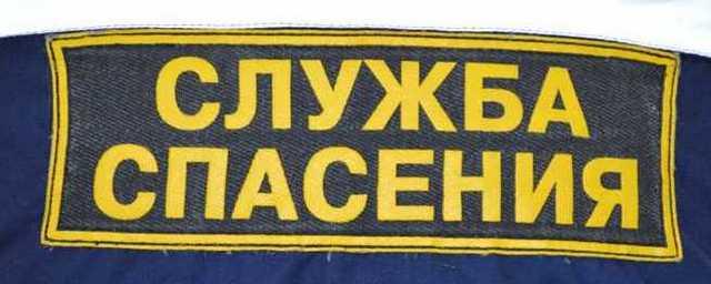 Спасатели сняли новосибирца с карниза на третьем этаже дома